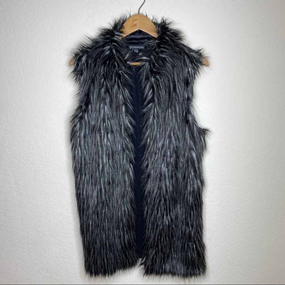 🖤SALE: price drop🖤 Adrianna Papell faux fur vest